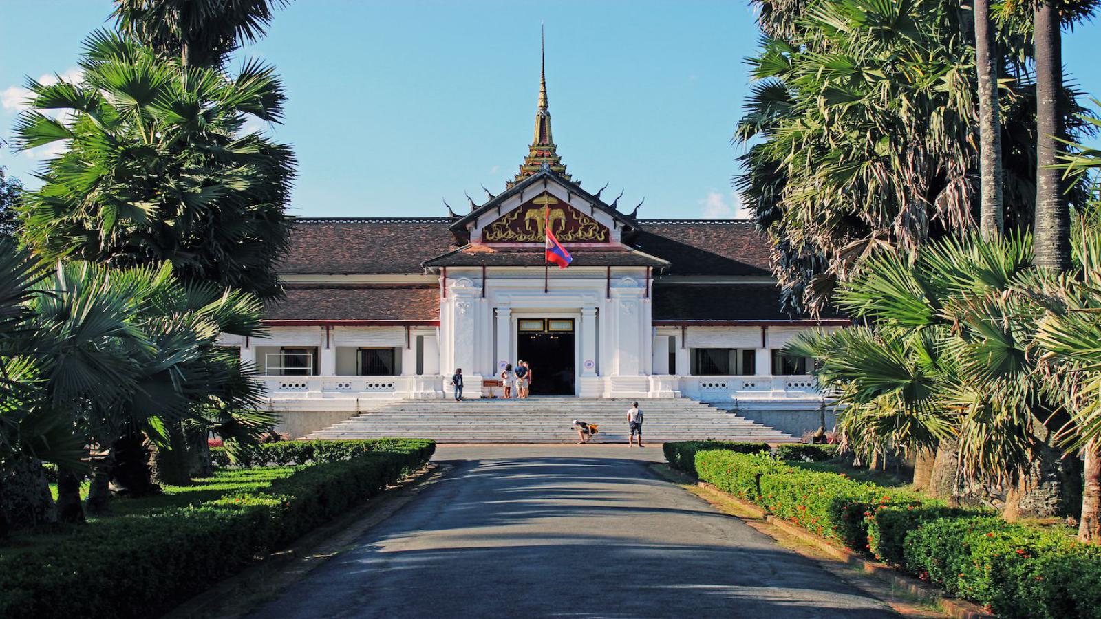 royal-palcace-highlight-of-laos-6-days-2
