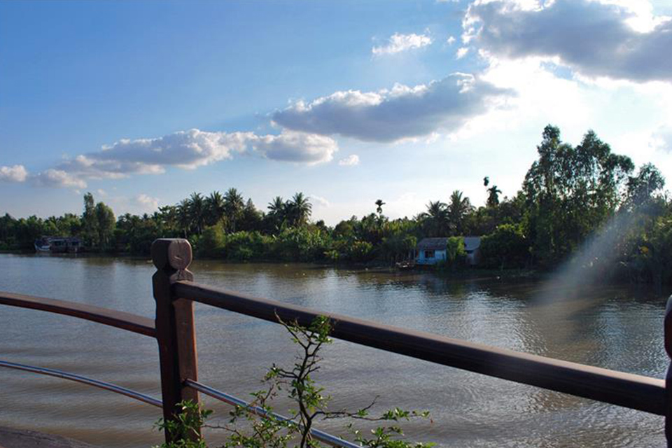 le-cochinchine-cruise-mekong-river-view-from-ship