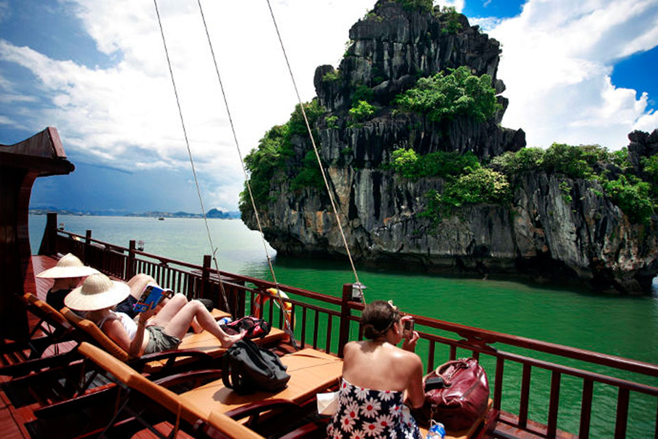 sun-deck-halong-imperial-legend-cruise-2-days-1-night-1