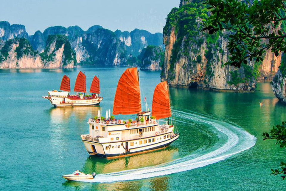 royal-palace-cruise-2-days-1-night-1