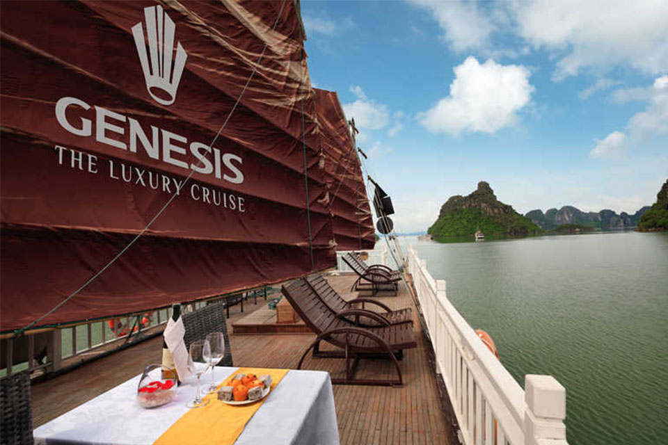 Halong-luxury-day-trip-sung-sot-cave-1