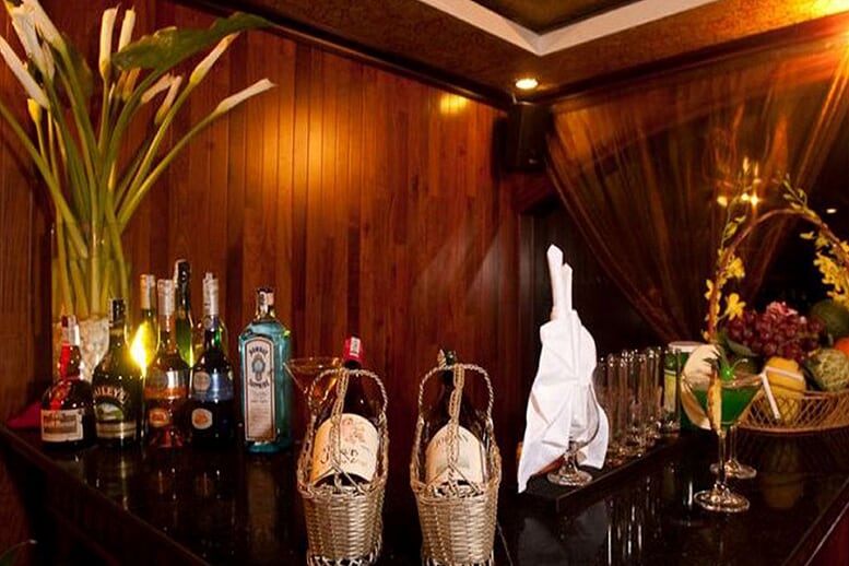 bar-valentine-premium-cruise-3-days-2-nights