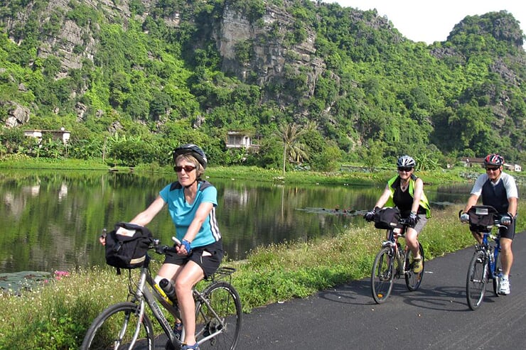 biking-in-ninh-binh