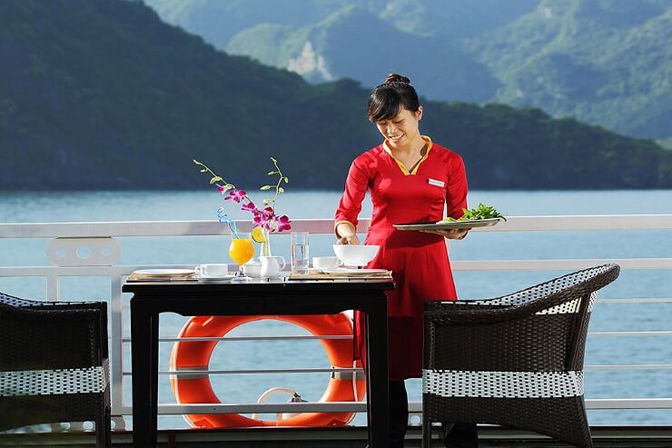 breakfast-on-sundeck