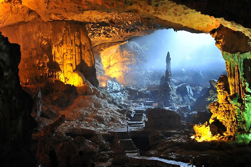 cave-grayline-cruise-2-days-1-night