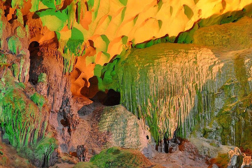cave-petit-white-dolphin-cruise-3-days-2-nights
