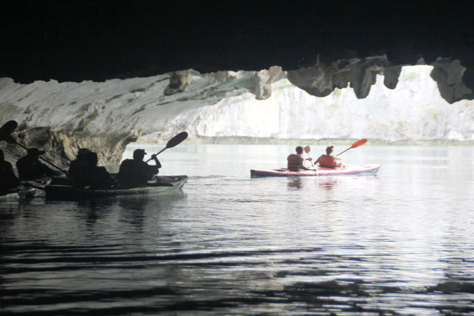 960-dark-and-bright-cave
