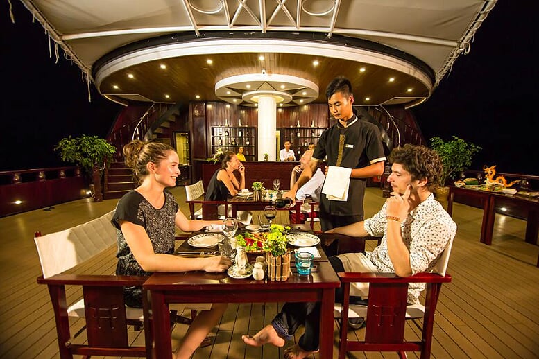 dinning-room-dragon-legend-cruise-3-days-2-nights