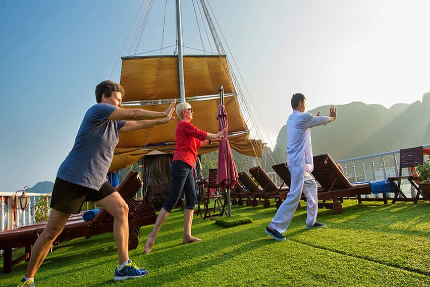 tai-chi-grayline-cruise-2-days-1-night