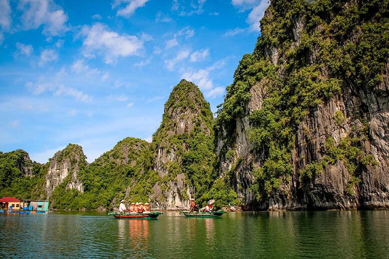 visit-folating-village-signature-royal-cruise-3days-2nights