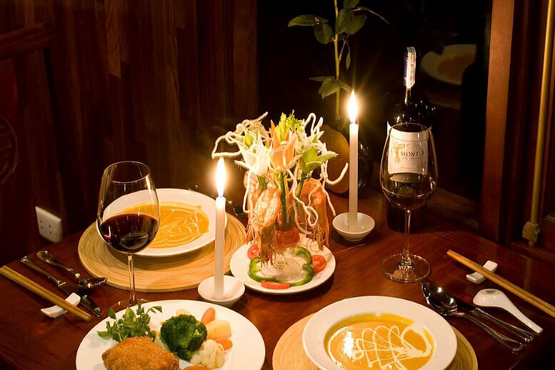 food-restaurant-valentine-cruise-2-days-1-night-2