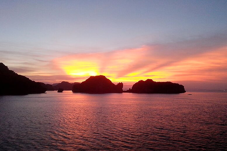 bai-tu-long-view-dragon-pearl-cruise