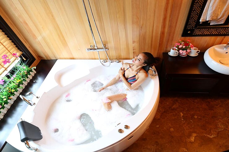 jacuzzi