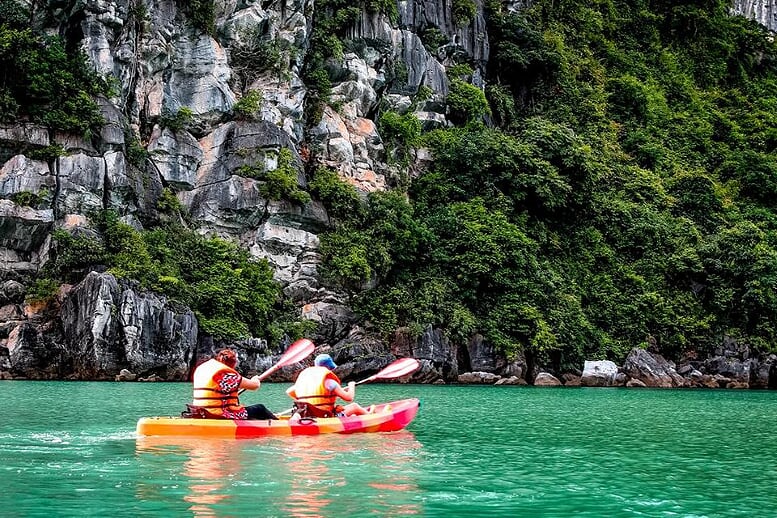 kayaking-signature-royal-cruise-2-days-1-night-4