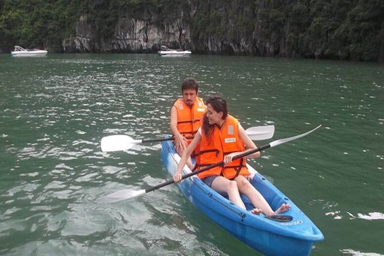 kayaking-huong-hai-sealife-cruise-2-days-1-night-5