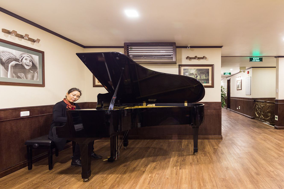 music-show-in-moncheri-cruise
