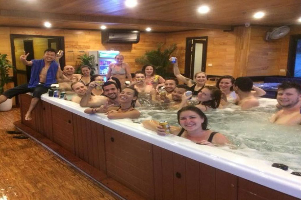 oasis-bay-party-cruise-luxury-boat
