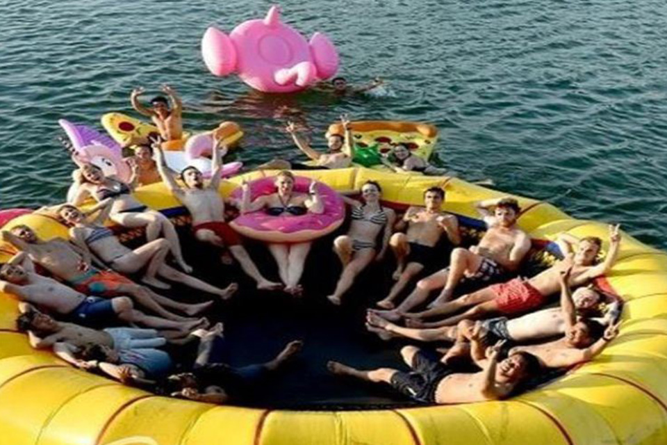 oasis-bay-party-cruise-luxury-boat-activities-2