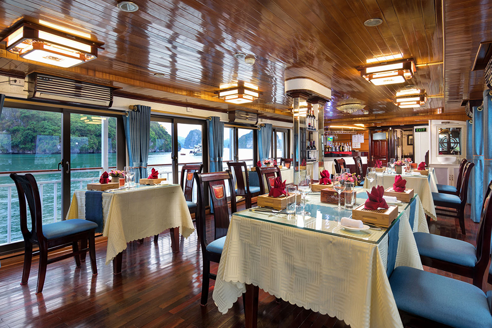 restaurant-charm-boutique-cruise-3-days-2-nights-1