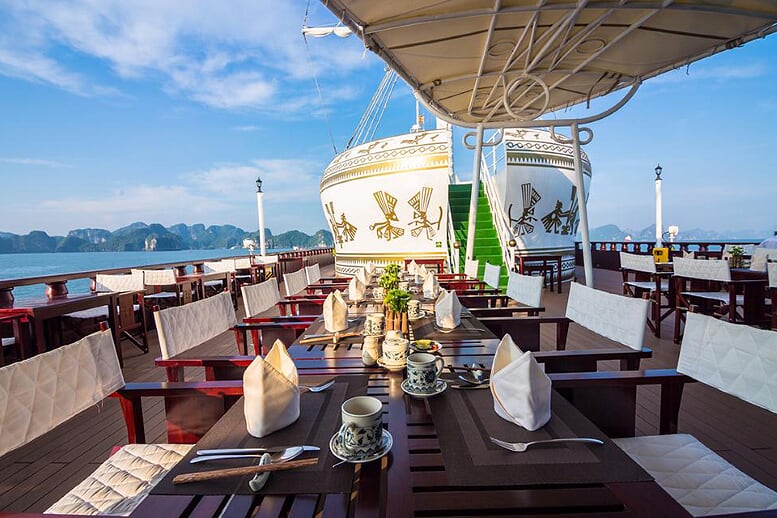 restaurant-dragon-legend-cruise-3-days-2-nights
