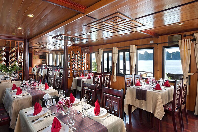 restaurant-pelican-cruise-2-days-1-night-5