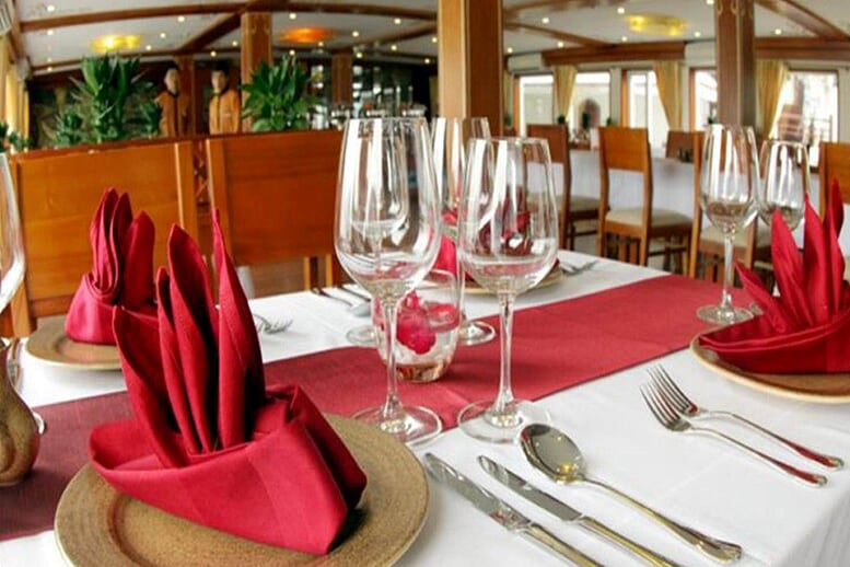 restaurant-huong-hai-sealife-cruise-3-days-2-nights-2