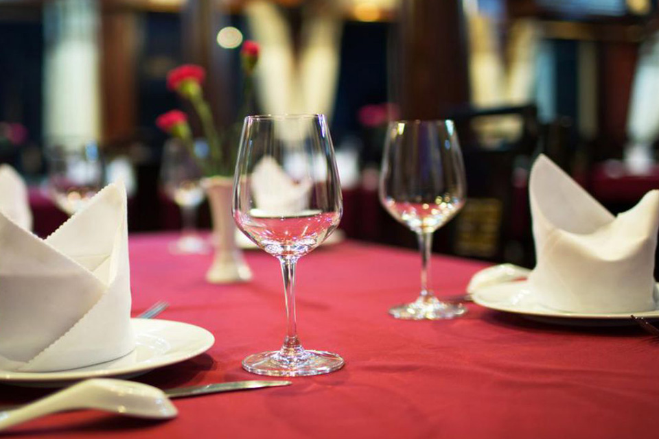 table-setup-restaurant-on-apricot