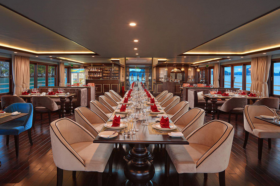 restaurant-on-athena-cruise