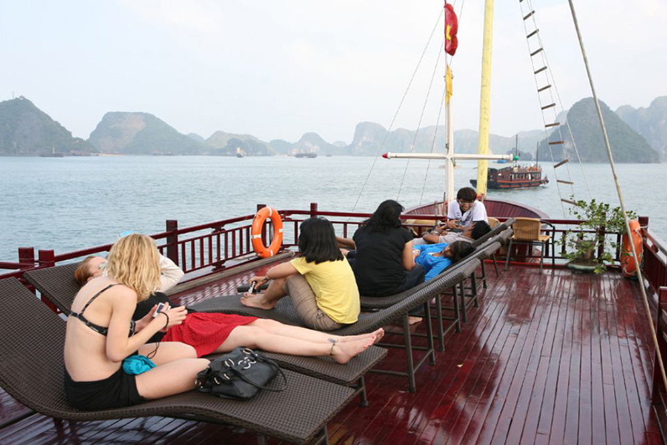 sundeck-legendary-halong-cat-ba-island -3-days-2-nights-6