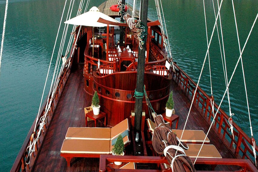 sundek-red-dragon-cruise