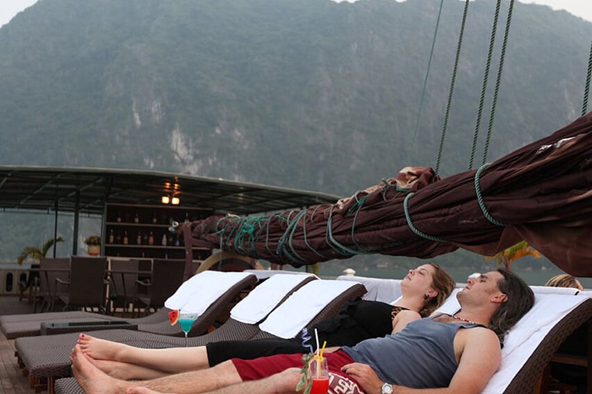 sundek-white-dolphin-cruise-2-days-1-night