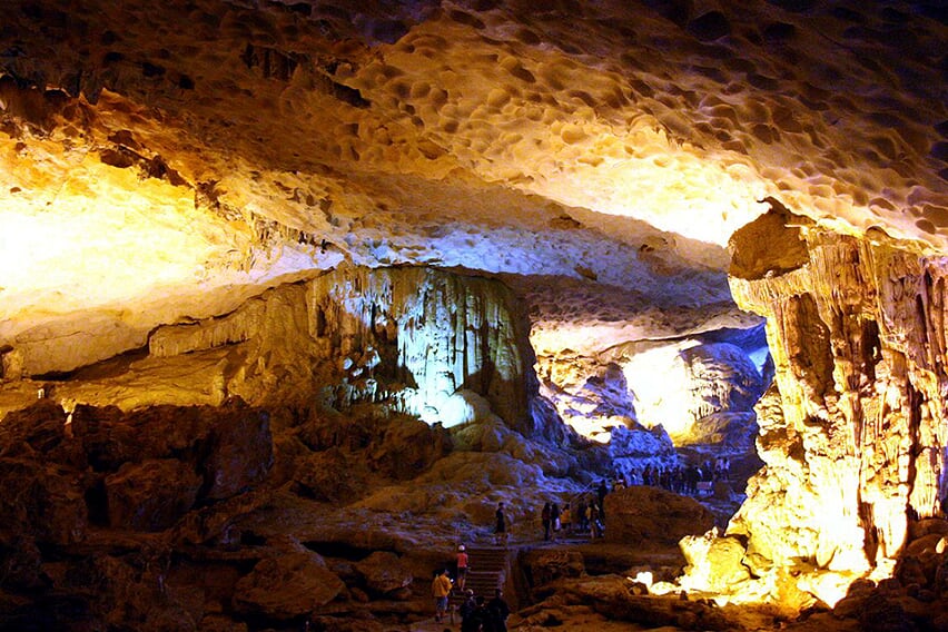 sung-sot-cave-white-dolphin-cruise-2-days-1-night