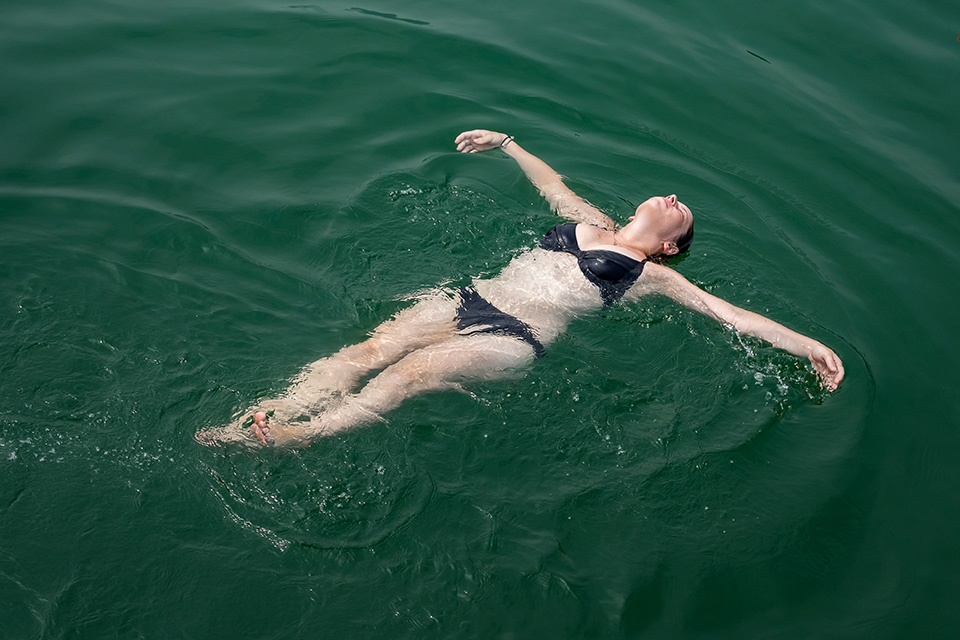 960-swimming