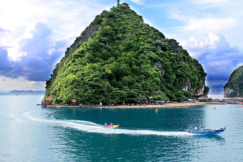 titop-island-white-dolphin-cruise-2days-1night