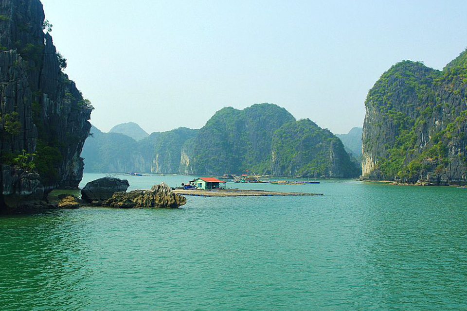 enjoy-peaceful-view-lan-ha-bay