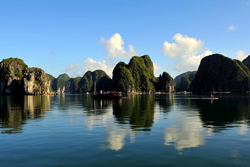 view-petit-white-dolphin-cruise