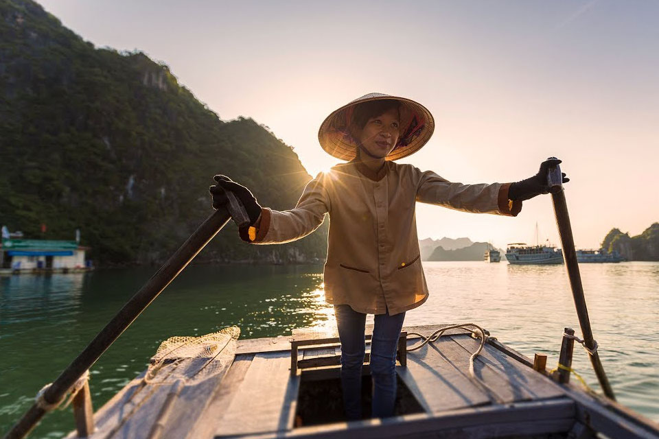 the-local-people-in-lan-ha-bay