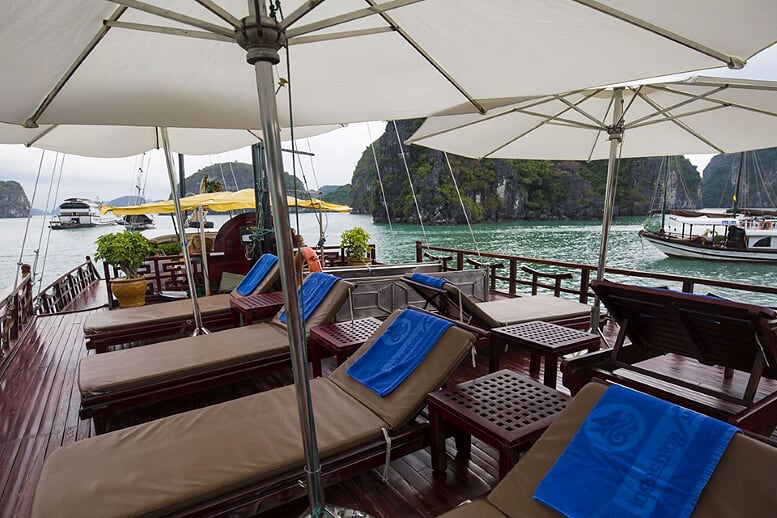 sundek-dragon-bay-day-cruise
