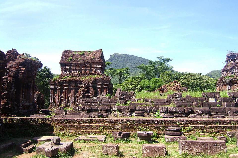 da-nang-hoi-an-my-son-hue-3-days-group-tour-1