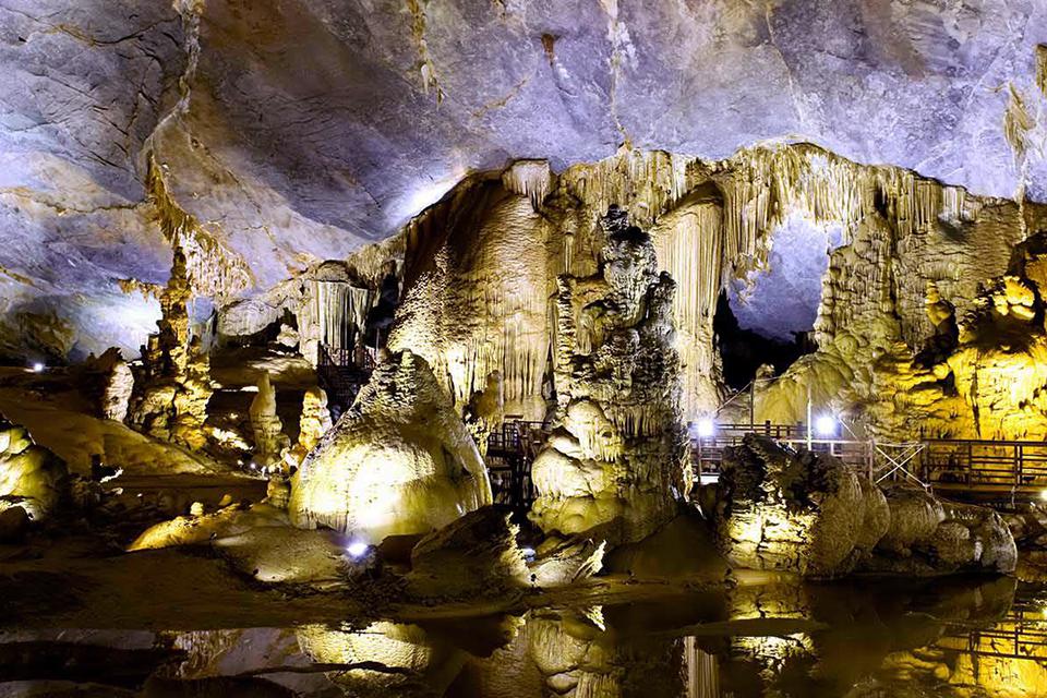 da-nang-hoi-an-my-son-hue-quang-binh-group-tour-4-days-1