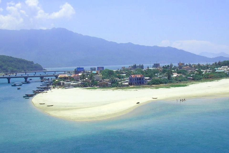 da-nang-hoi-an-cham-island-hue-group-tour-4-days-2