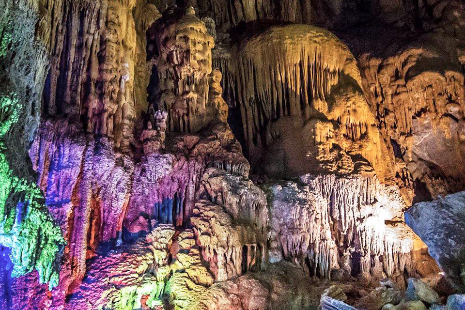 da-nang-hoi-an-my-son-hue-quang-binh-group-tour-4-days-2
