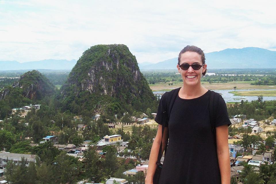 da-nang-hoi-an-cham-island-hue-group-tour-4-days-3