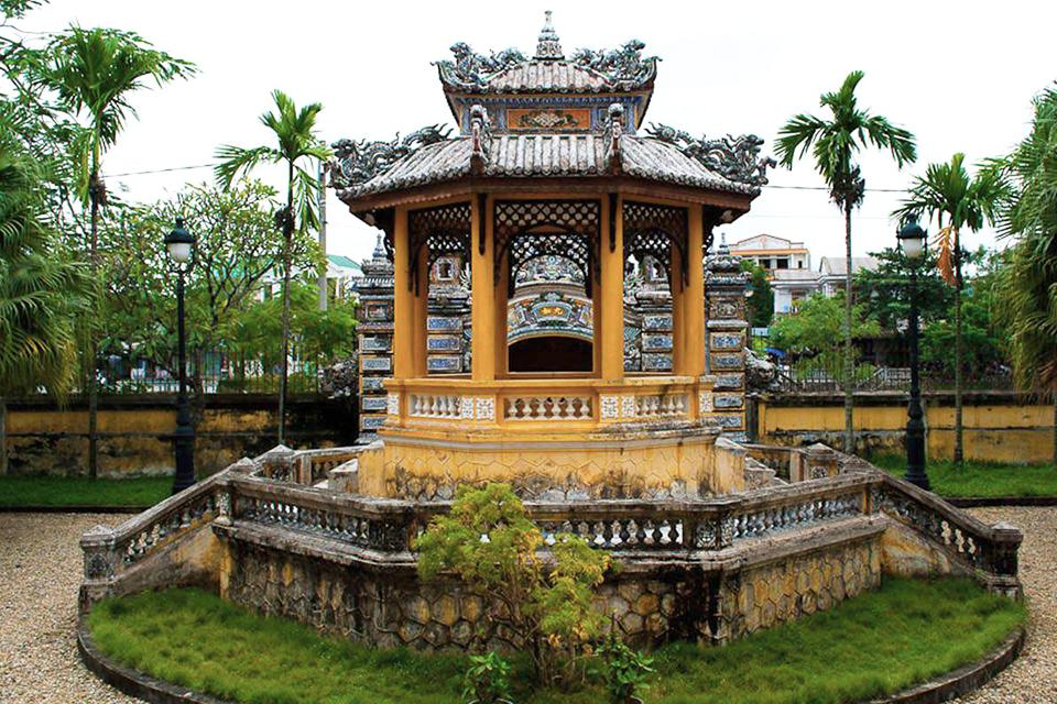 da-nang-hoi-an-my-son-hue-quang-binh-group-tour-4-days-3