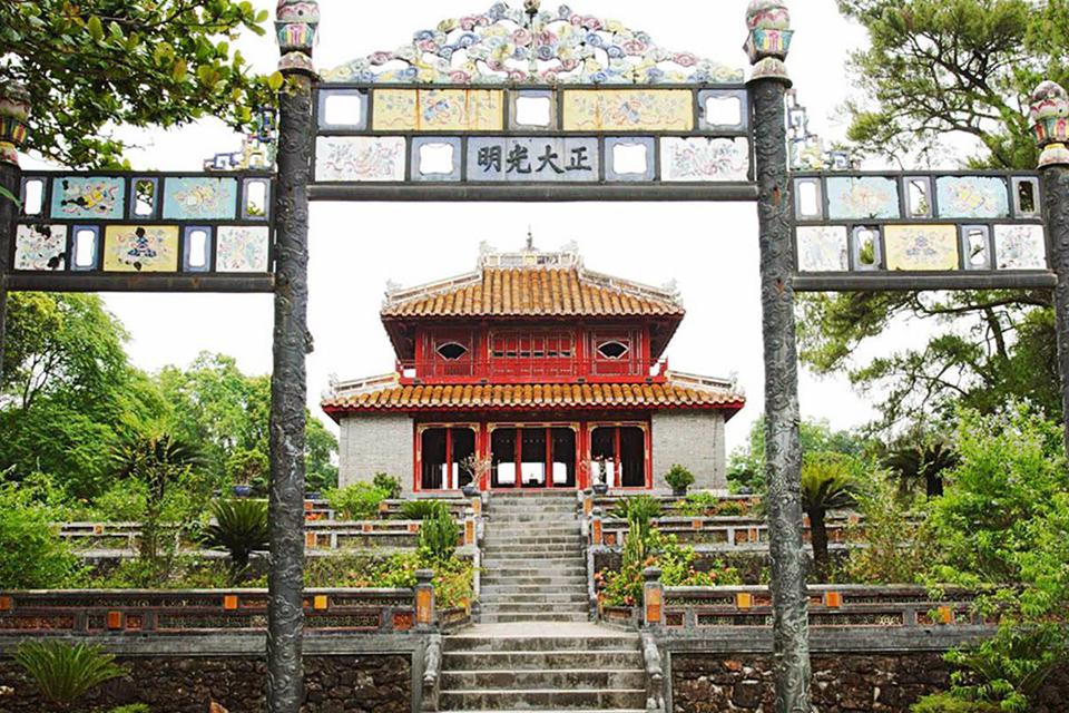 da-nang-hoi-an-cham-island-hue-group-tour-4-days-4