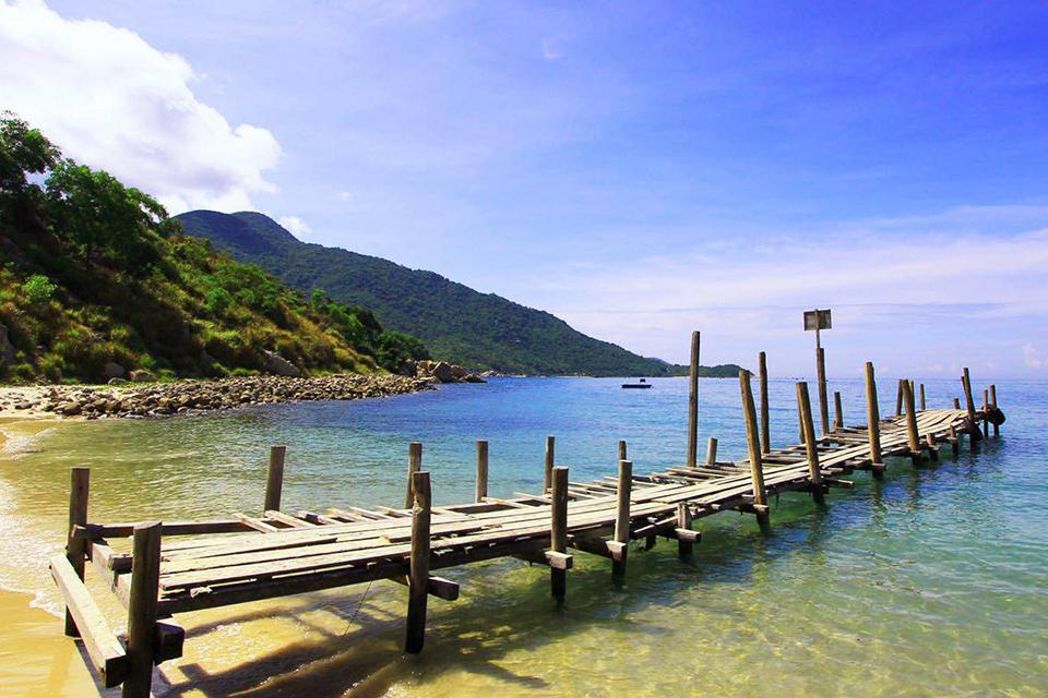 da-nang-hoi-an-cham-island-hue-group-tour-4-days-8
