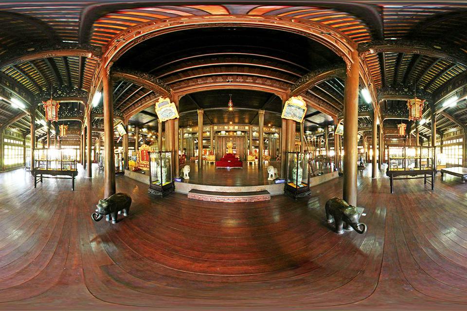 da-nang-hoi-an-cham-island-hue-group-tour-4-days-9