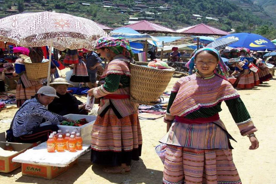 960-activities-in-bac-ha-market