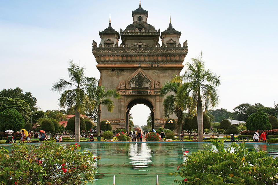 arc-de-triomphe-in-vientiane-laos