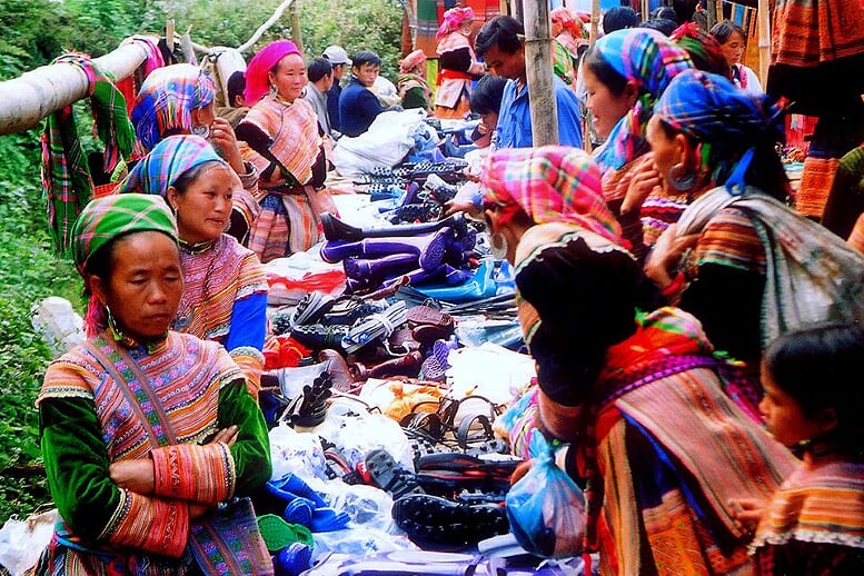 sapa-easy-trek-bac-ha-market-2d3n-8